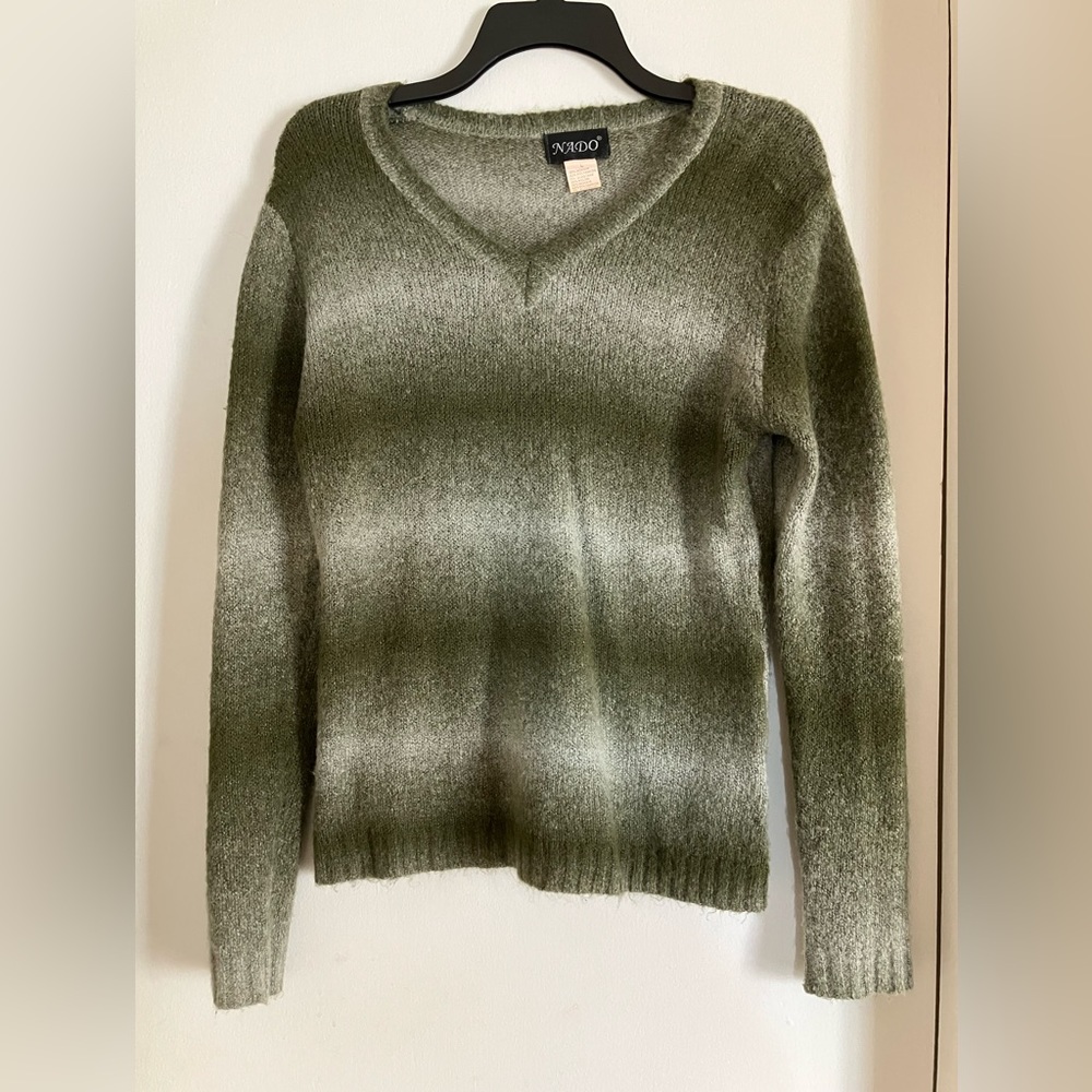 NADO V-Neck Sweater